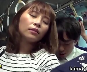 g    t&igrave_nh em g&aacute_i xinh      p tr&ecirc_n xe bus - phim sex nh   t b   n hay 5