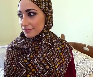 Arabi nainen hijabilla on seksiä iso mies