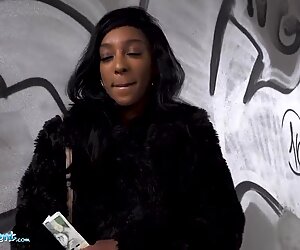 Agen Publik Inggris Ebony Asia Rae memantulnya bokong