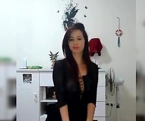 Venezolana de increible cuerpo hace baile frente a su webcam