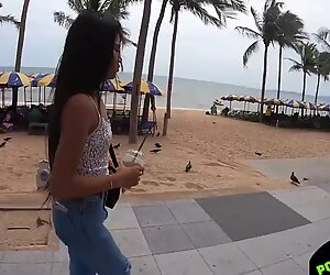 Jeune fille thaïlandaise aime la grosse bite