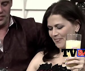 LEWD FEMME MÛRE SWEEETHEART aime se balancer beaucoup