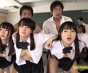 Jav écolière partouze baisée doigt giclé dans la salle de classe une douzaine de jeunes mignons scandaleux