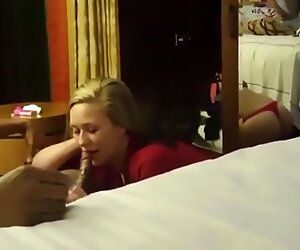 Mari partage son épouse sexy avec bbc en vacances