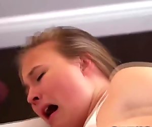 Alyssa Cole se démontée dur dans sa chatte