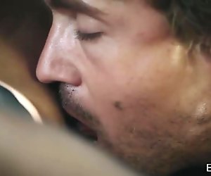 Stunning pornstar Adrianna Luna nailed