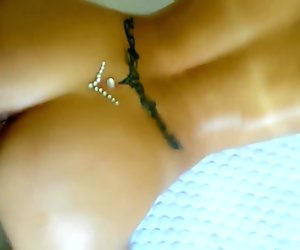 Aceite rápido culos y semen corridas en la cara