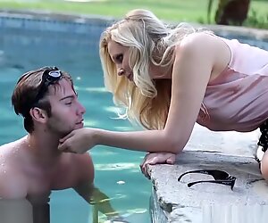Milehigh Julia Ann arkadaşlarının oğlunu baştan çıkarıyor