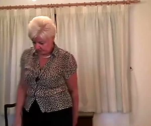 Bubble butt granny Sandie spreads old pussy (compilation)
