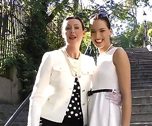 Les britanniques femme mûre se régalant sur chatte