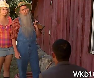 Pal satisfies hawt gal