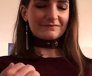 Tattoed tøs Adreena Winters tager en hård tur på stor diller