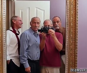 Jóvenes esposos viejos intercambios y hombre anal Frannkie y el equipo de la etiqueta de la pandilla una vendedora de puerta a puerta