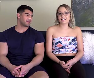 Sexy guapa joven tiene todos los culos y tetas que puede manejar - salvaje sex