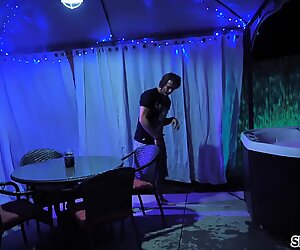 Spizoo- Kendra Lynn adalah kacau oleh dua zombie, big boobs