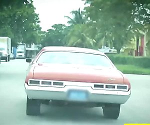 Madame police sexe dominante arrêtée queue noire mec