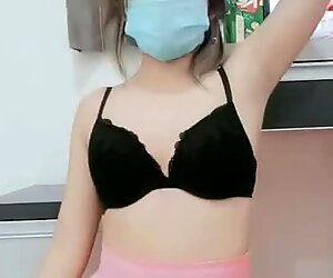 INDO live - Show nipple