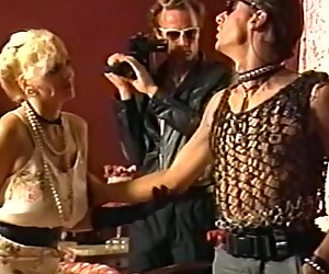 Milf salvaje sexo y garganta profunda