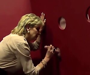 Infieles inglesas maduras Lady Sonia muestra sus enormes tetas