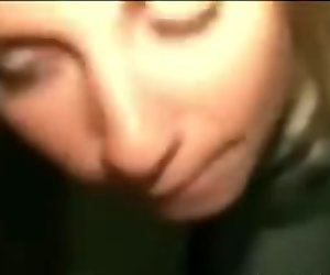 Blonda prietenă face sex oral și devine ejaculare facială